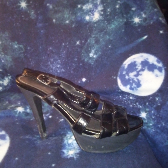 Womans size 9 - Picture 1 of 3